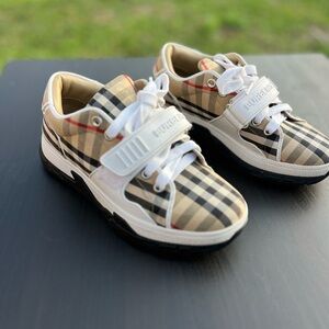 Burberry Kids Sneakers - Beige, Black, White